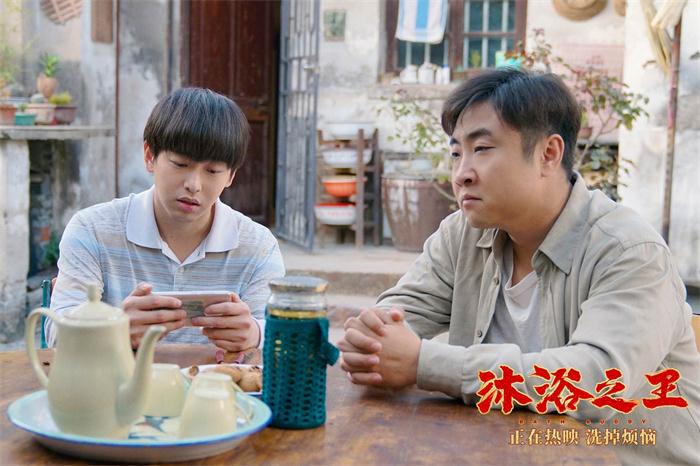 周东海用合成视频骗肖翔是一家人.jpg