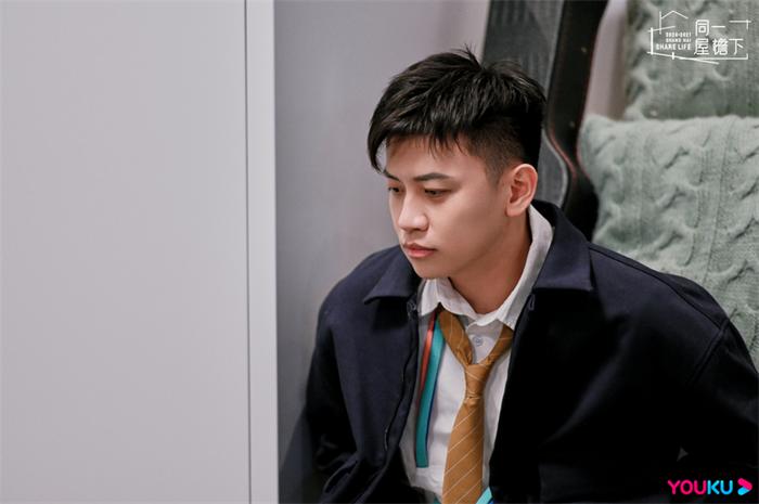 李行单人.jpg