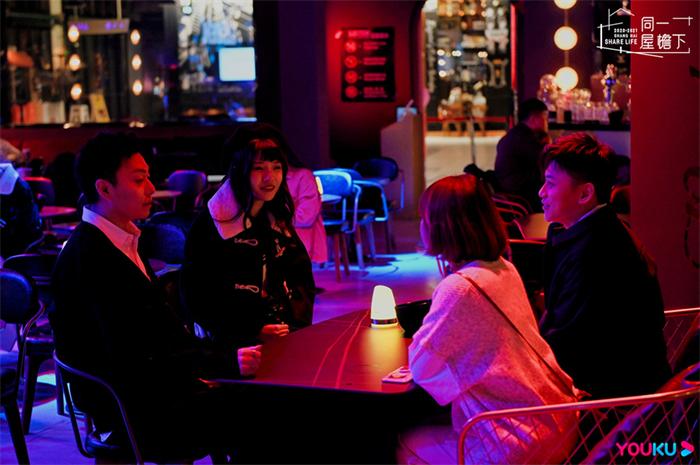 酒吧合影.jpg