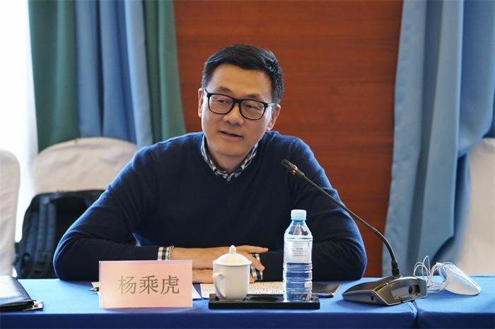 杨乘虎.jpg