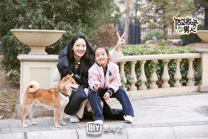 秦子越和女儿.jpg