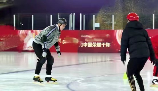 谢震业.jpg