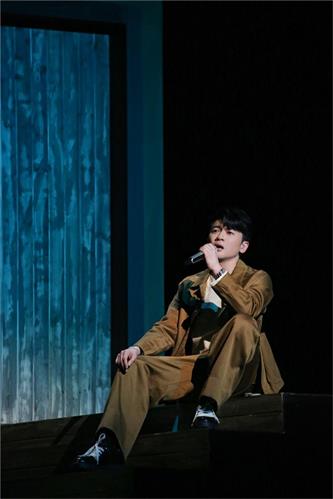 苏有朋《披荆斩棘2》动情演绎《袖手旁观》成功获胜.jpg