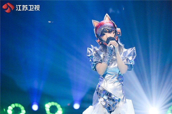 8.穿马甲的星际少女5.jpg