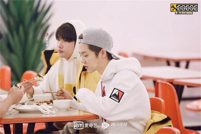 1610330833173324.jpg 鹿晗周震南.jpg